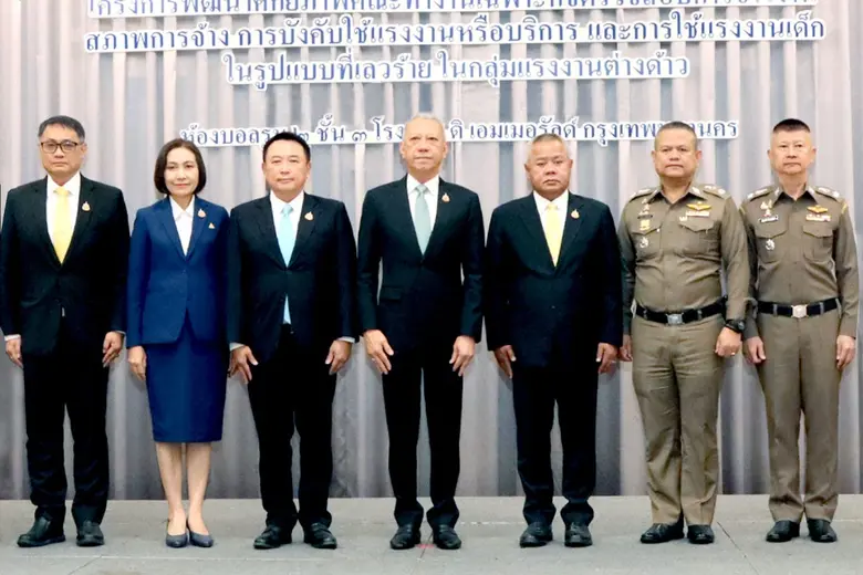 นายพิพัฒน์ รัชกิจประการ รัฐมนตรีว่าการกระ...