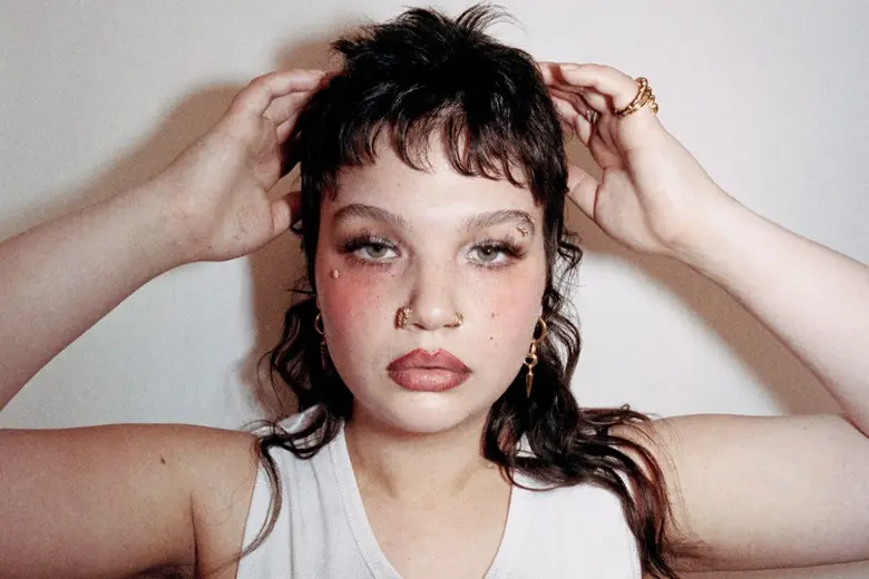 Lola Young ศิลปินสาวสุดเท่จาก South Londo...