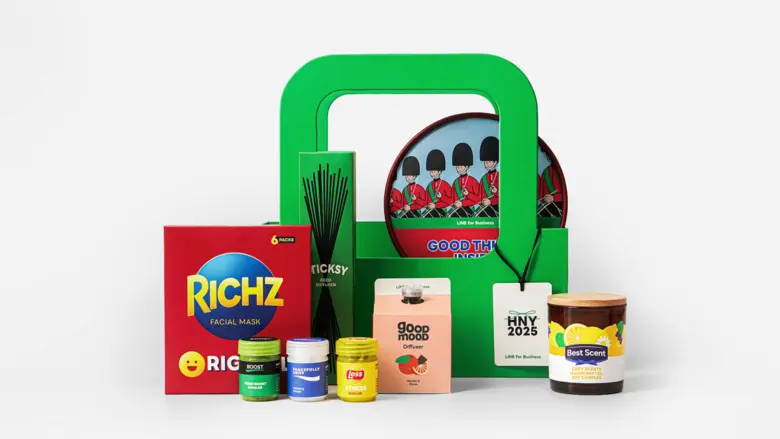 ในเทศกาลเฉลิมฉลองปีใหม่ การมอบของขวัญแก่ก...