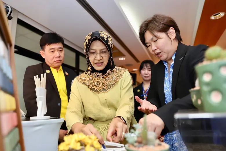 นางสาวศุภมาส อิศรภักดี รัฐมนตรีว่าการกระท...