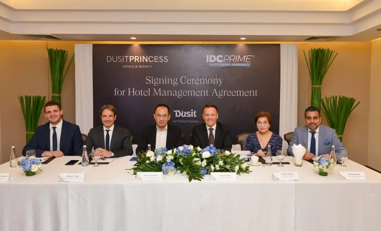 Dusit Princess Moena and Dusit Princess F...