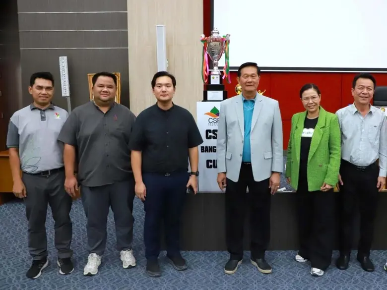 นางสาวมัลลิกา บุระขันธ์ (ที่ 5 จากซ้าย) ผ...