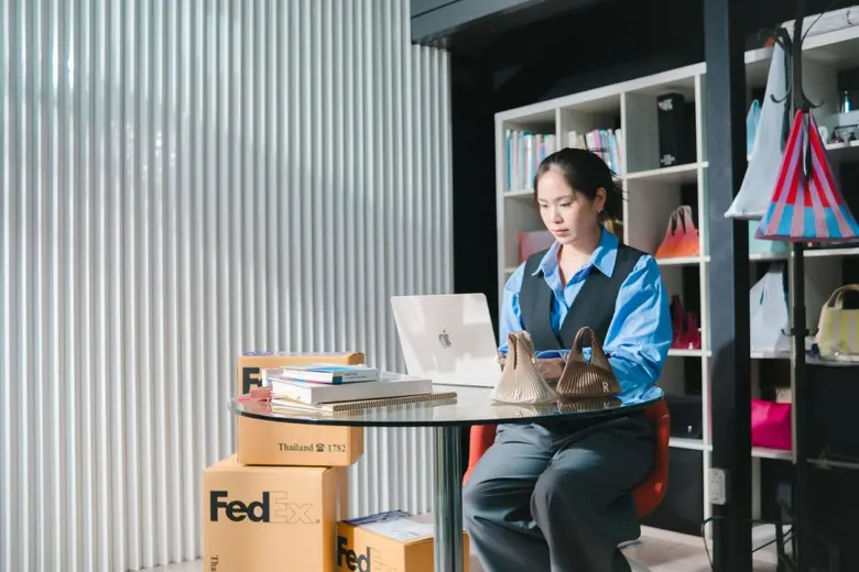 Repleat แบรนด์แฟชั่นสัญชาติไทย ผู้สร้างสร...