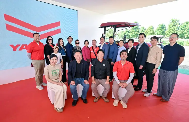 นายเรียวสุเกะ ยามากุจิ (หน้า-ที่สองจากขวา) ประธานกร...