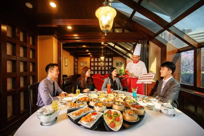 ห้องอาหารจีนไดนาสตี้ ณ โรงแรมเซ็นทารา แกร...