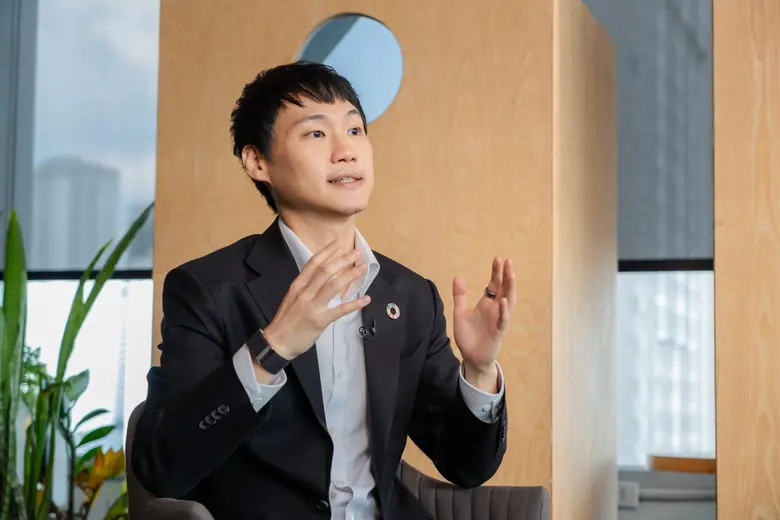 นายจิรายุส ทรัพย์ศรีโสภา ผู้ก่อตั้ง และปร...