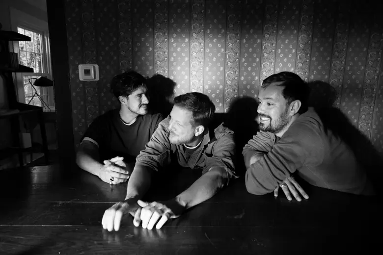 Mumford & Sons วงโฟล์กร็อคเจ้าของรางวัลแก...