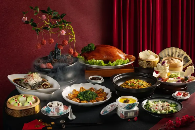 เฉลิมฉลองเทศกาลตรุษจีนต้อนรับปีมะเส็ง พร้...