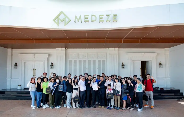 นายแพทย์วีรพล เขมะรังสรรค์ ประธานเจ้าหน้า...