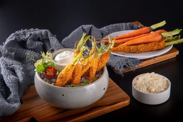 คูลลิ่ง ทาวเวอร์ รูฟท็อป บาร์ ณ โรงแรมคาร...