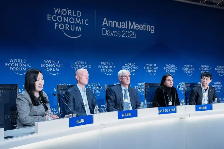 นายจิรายุส ทรัพย์ศรีโสภา ผู้ก่อตั้งและประ...