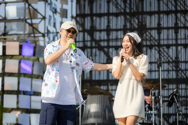 "LAYZY MUSIC FESTIVAL" เทศกาลดนตรีริมทะเล...