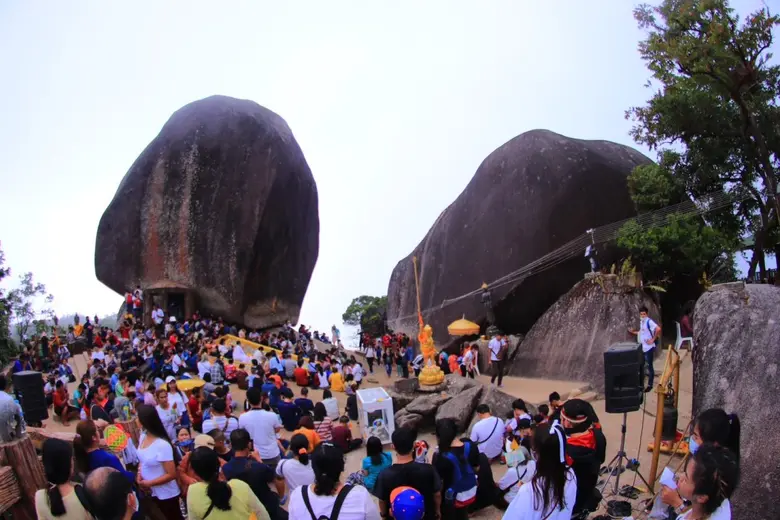 เมื่อฤดูหนาวเริ่มจางและไออุ่นของฤดูร้อนเร...