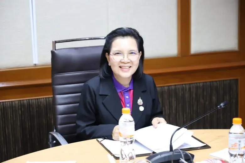 ผศ.ดร.อมลวรรณ วีระธรรมโม เลขาธิการคุรุสภา...