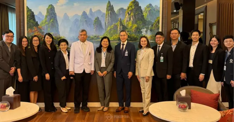 คณะผู้บริหารและทีมงานจากคณะแพทยศาสตร์ศิริ...