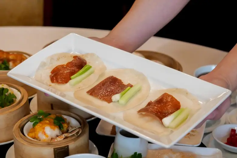 ห้องอาหารจีนหยก โรงแรม ดิ เอมเมอรัลด์ คัด...