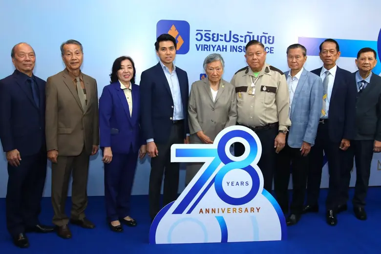 นางสุวพร ทองธิว ประธานกรรมการบริหาร และนายอมร ทองธิ...