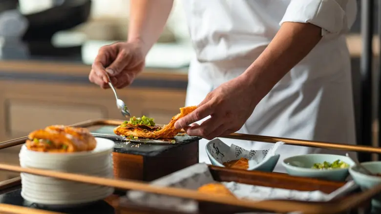 โฟร์แฮนด์ดินเนอร์ ผสานวัฒนธรรมอาหารไทย-จีน ที่โฟร์ซีซั่นส์ รีสอร์ท เชียงใหม่