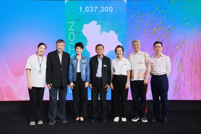 รองศาสตราจารย์ ดร. วรากรณ์ สามโกเศศ (กลาง...