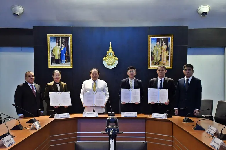 รศ.ดร.สมหมาย ผิวสอาด รักษาการในตำแหน่งอธิ...