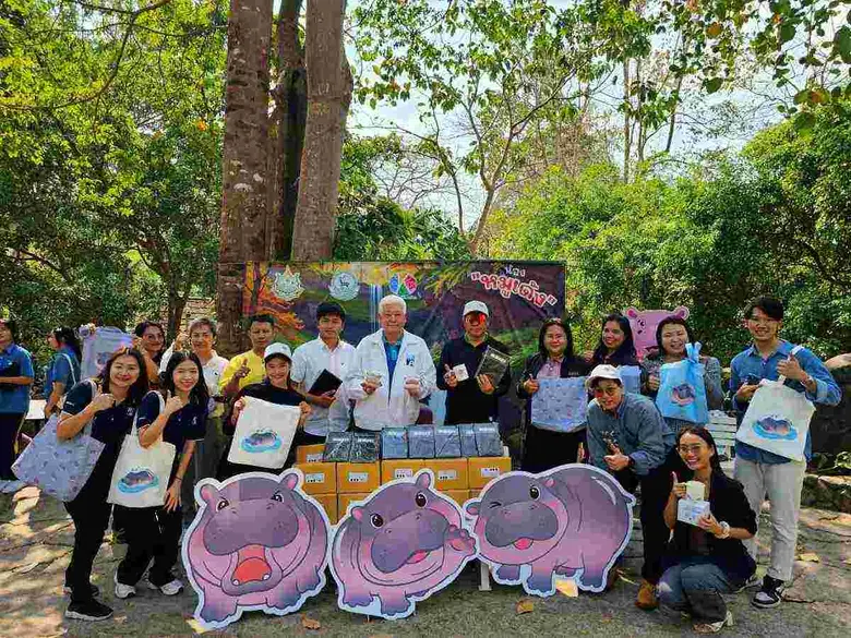 ดั๊บเบิ้ล เอ มอบผลิตภัณฑ์ Double A x MOO DENG เพื่อโครงการ "หมูเด้ง" ชวนช่วยผู้ประสบภัยและดูแลสวัสดิภาพเพื่อนสัตว์