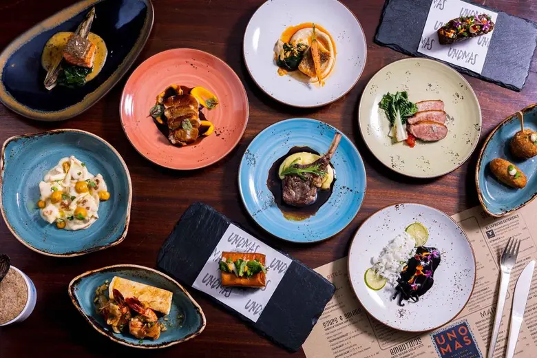 ห้องอาหารอูโนมาส ชั้น 54 โรงแรมเซ็นทาราแก...