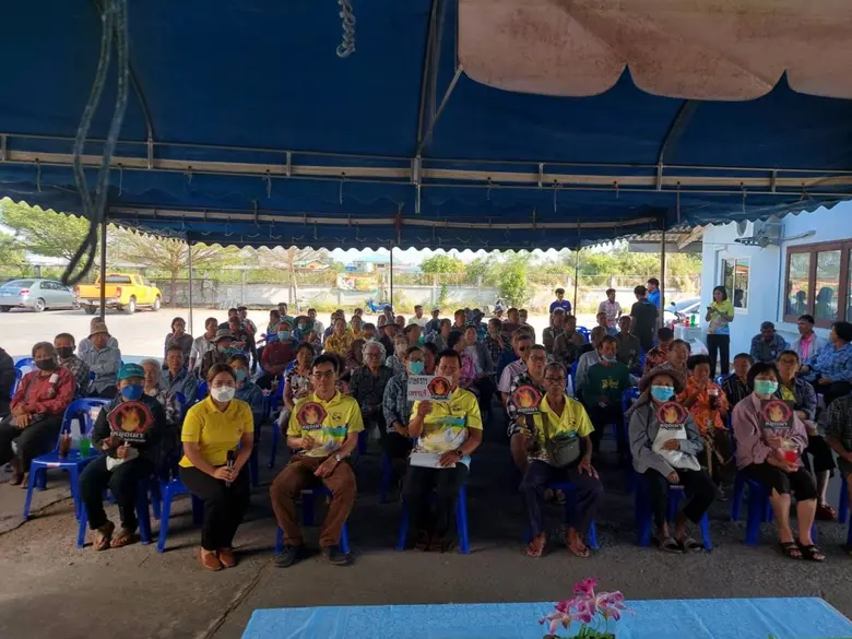 นายวิโมกษ์ พรหมทอง เกษตรอำเภอเขาย้อย มอบห...