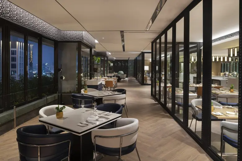 ดินเนอร์สุดแสนโรแมนติกวันวาเลนไทน์ ณ ห้อง...