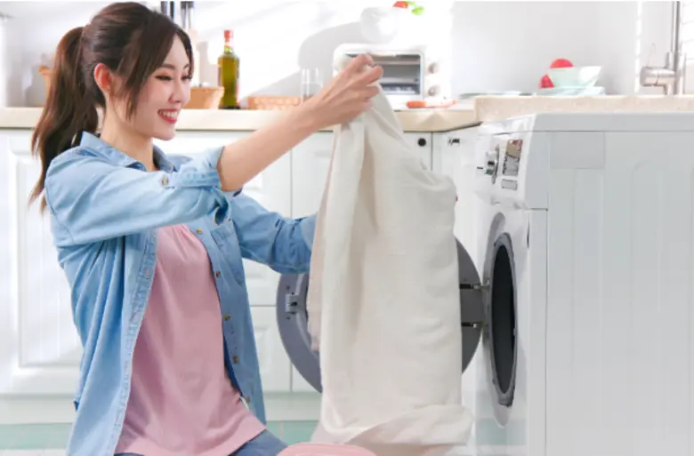 เชื่อว่าหลายคนมักประสบปัญหาเสื้อผ้ามีกลิ่...