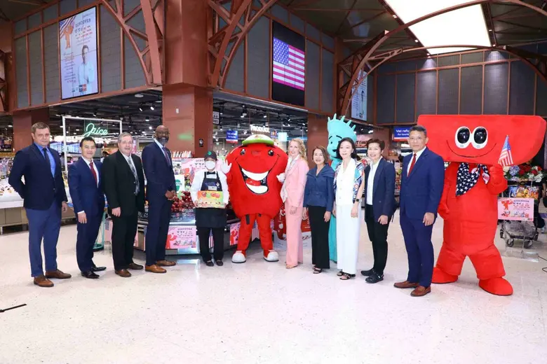 ท็อปส์ ในเครือเซ็นทรัล รีเทล ชวนเปิดโมเมน...