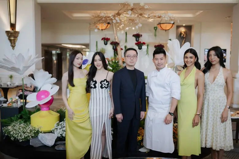 มร.ไมเคิล หยาง ผู้จัดการโรงแรม พร้อมด้วย ...