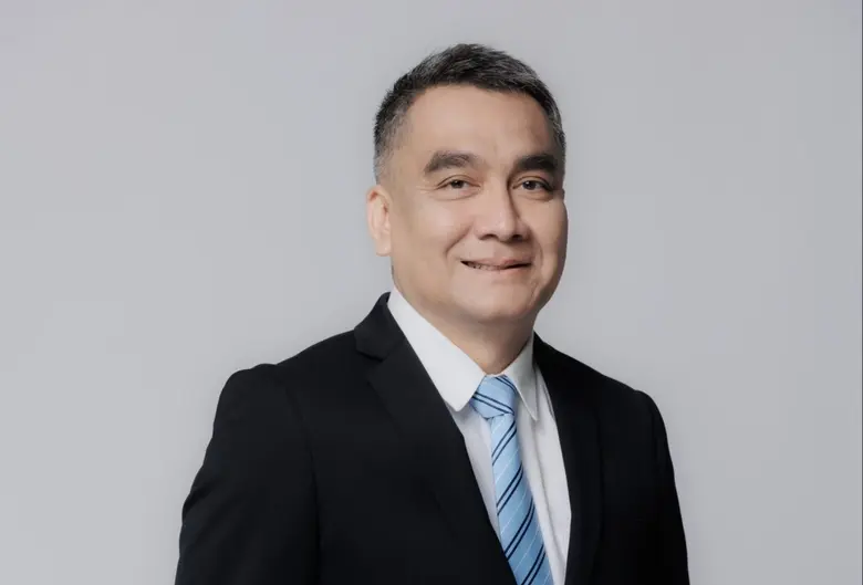 นายพรชลิต พลอยกระจ่าง กรรมการผู้จัดการ He...