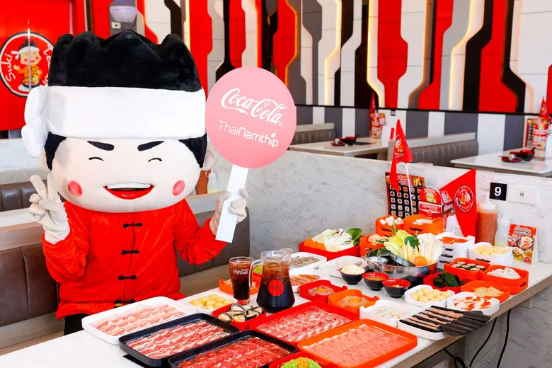 "โคคา-โคล่า ไทยน้ำทิพย์" ผนึก "สุกี้ตี๋น้อย" ต่อสัญญาให้บริการเครื่องดื่ม ดันโมเมนตัมแบรนด์บุฟเฟต์ขวัญใจมหาชน ด้วยผลิตภัณฑ์ "โคคา-โคล่า" อร่อยไม่อั้นในทุกสาขา