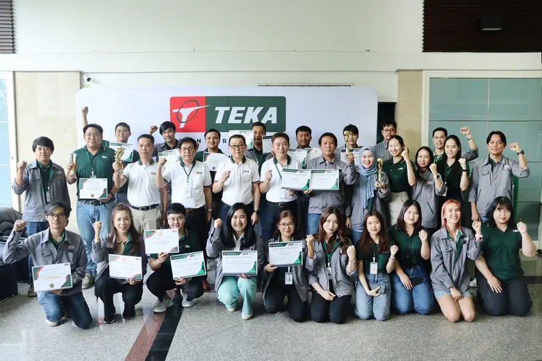 ดร.วีระศักดิ์ วานิชวัฒน์ (แถวยืนที่ 5 จาก...