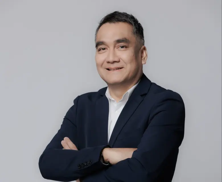 นายพรชลิต พลอยกระจ่าง กรรมการผู้จัดการ He...