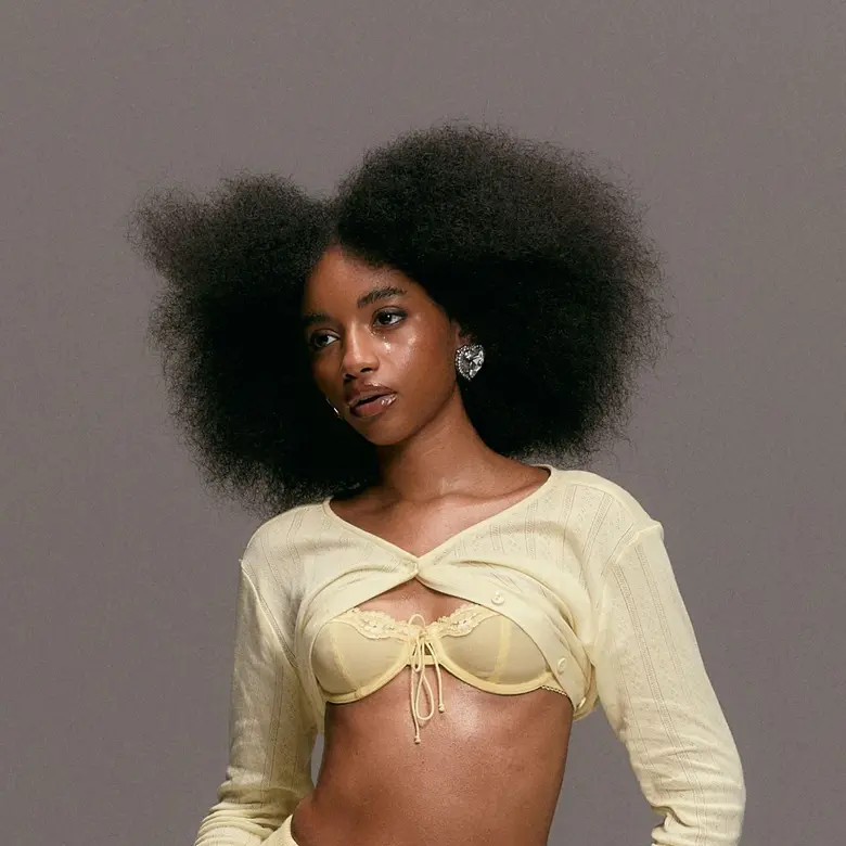 flowerovlove ศิลปินสาวลุคสดใสวัย 19 ปีจาก...