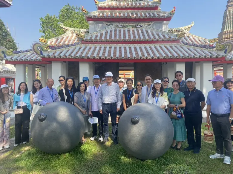 สร้างความประทับใจให้กับคนรักงานศิลป์เป็นอ...