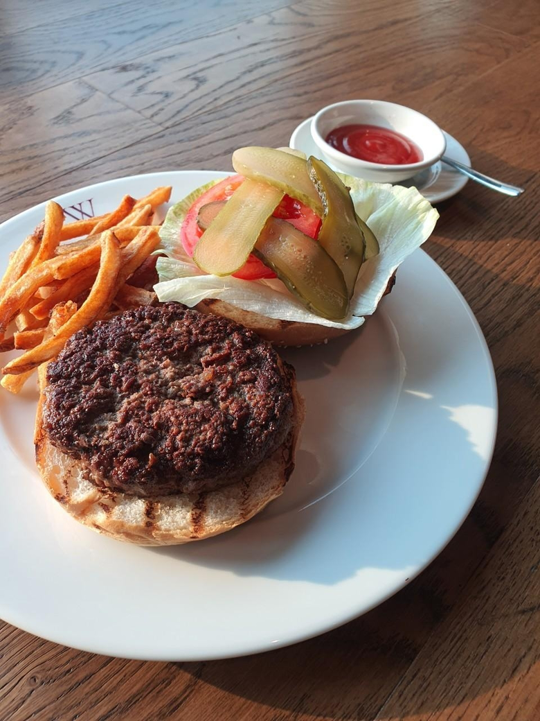 หลังจากงานเปิดตัววูฟแกงส์ สเต็คเฮ้าส์ แบร...