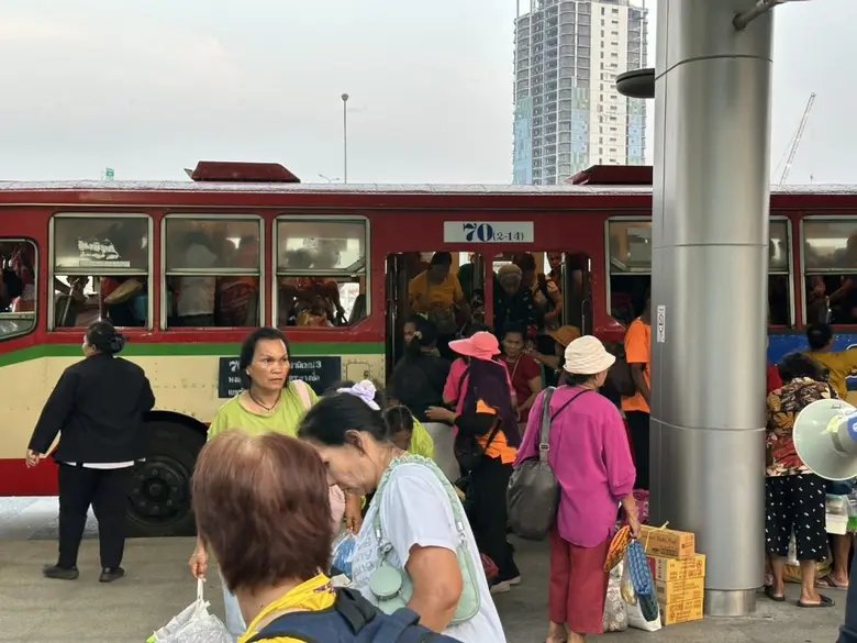 รฟท. จัดรถไฟส่งผู้ชุมนุมขบวนคนจนเมืองเพื่...