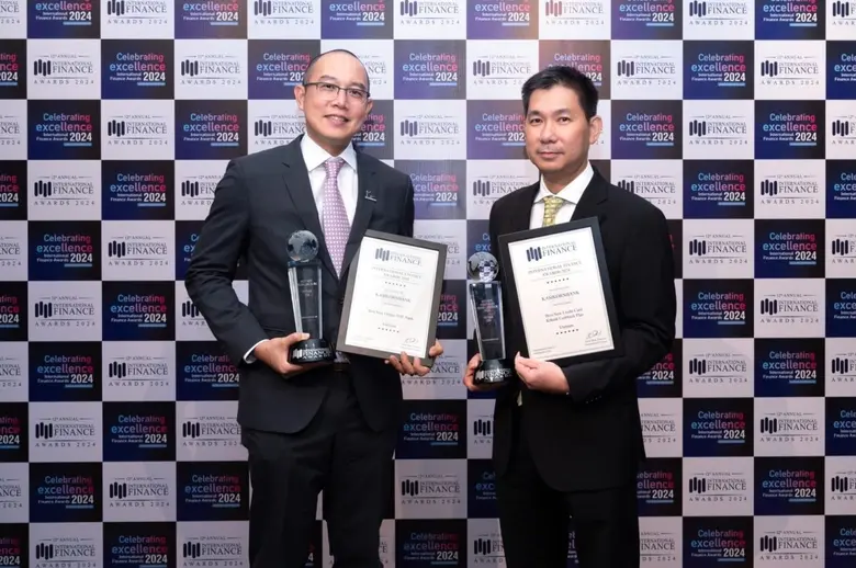 นายรุ่งเรือง สุขเกิดกิจพิบูลย์ (ขวา) ผู้จ...