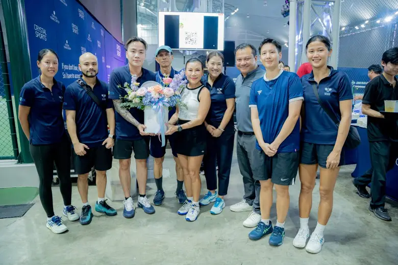 "คริสตัล สปอร์ต" (Crystal Sports) ศูนย์กล...