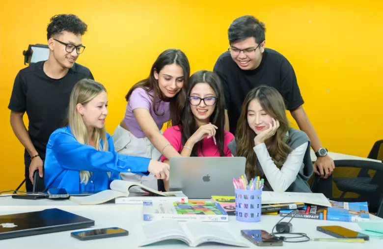 "จบ ม.6 แล้วเรียนต่อปริญญาตรีอะไรดี? " เป...