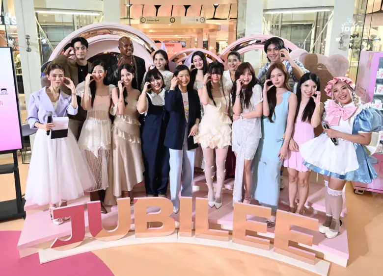 งานเปิดตัวที่วงการบันเทิงสะเทือน! กับคอลเ...