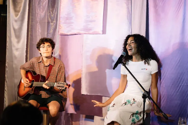 ไม่ว่าใครก็หลงรักเธอหนักมากจริงๆ กับ Oliv...