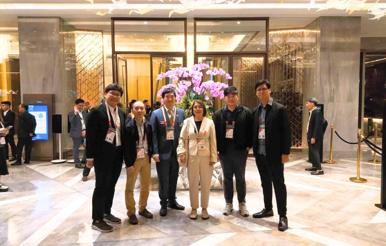 อาจารย์กฤติน ดลภักนิยมกุล อาจารย์ประจำคณะ...