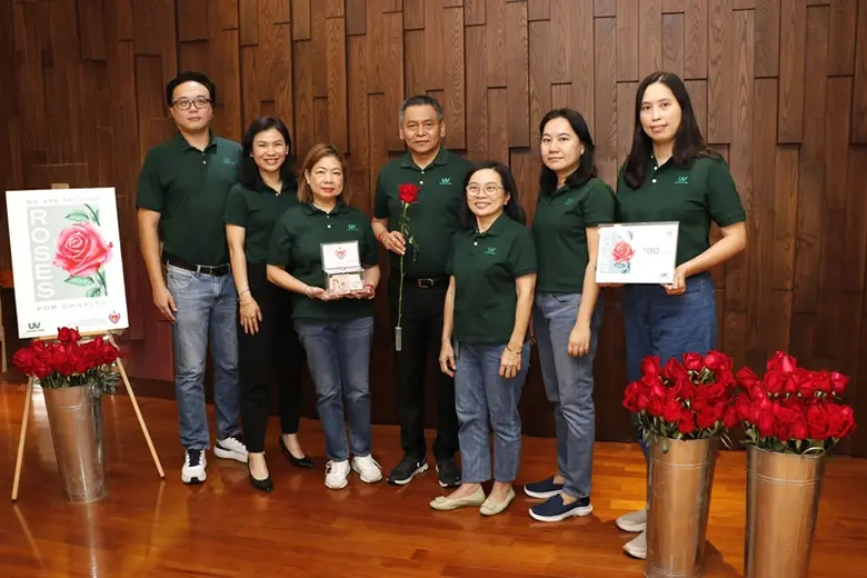 พรชัย เกตุจินากูล (ที่ 4 จากซ้าย) ผู้อำนว...