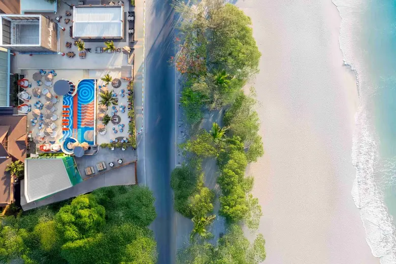 รีแลกซ์กาย สบายใจ พร้อมจิบเครื่องดื่มทรอป...