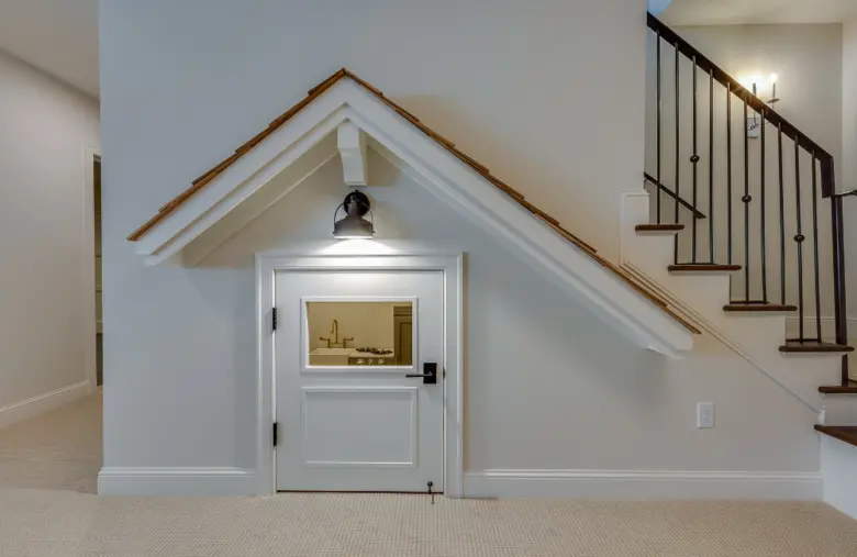 ใต้บันไดอย่าปล่อยว่าง! 6 ไอเดียเปลี่ยนพื้นที่ให้คุ้มค่า