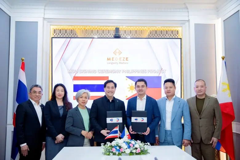 นายแพทย์วีรพล เขมะรังสรรค์ (ที่ 4 จากซ้าย...