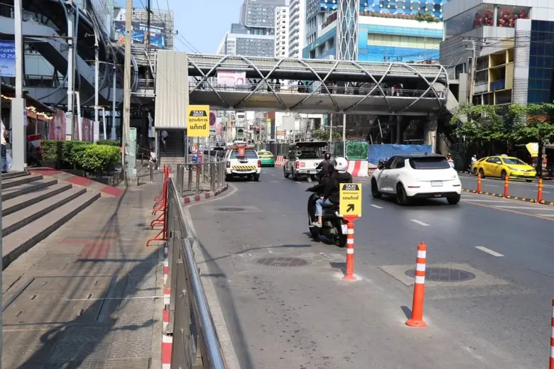 นายสบโชค ณ ศรีโต ผู้อำนวยการเขตราชเทวี กท...